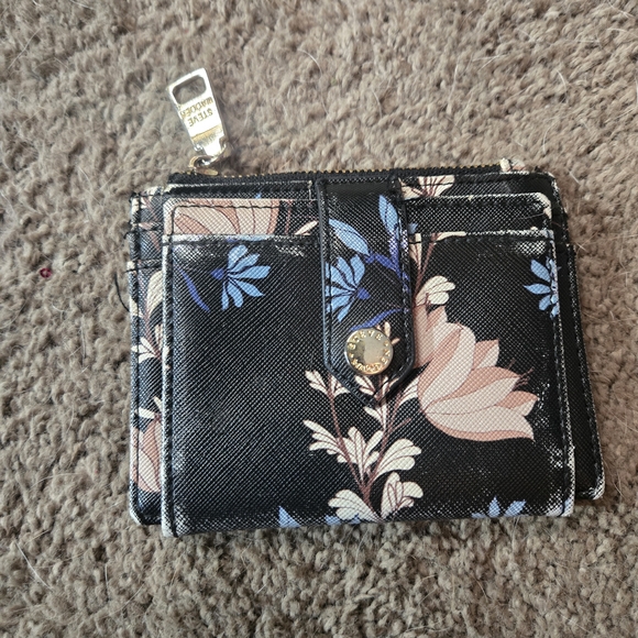 Steve Madden Black Floral Card Holder - Picture 2 of 4